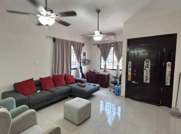 Casa · 180m² · 3 Recámaras · 2 Estacionamientos · Casa en Venta Esquina Col. Tamaulipas, Tampico.