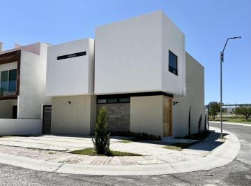 Casa en condominio · 230m² · 4 Recámaras · Ojo Inversionistas. Percibe Renta Mensual de Manera Inmediata. Contrato Garantizado a 2 Años
