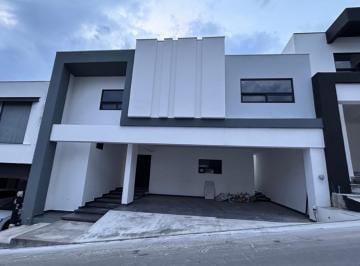 Casa · 330m² · 3 Recámaras · 3 Estacionamientos · Casa en Venta en Castaños del Vergel, Monterrey Nl