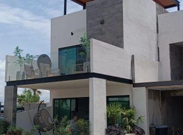 Casa de 3 habitaciones, Xochitepec · Casa con 3 Recámaras, Alberca en Venta en Club de Golf Santa Fe Xochitepec Morelos