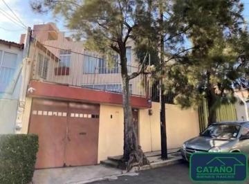 Casa de 3 habitaciones, Alvaro Obregón · Casa en Calle Cerrada de Solo Transito Local en Parte Baja Para Remodelar