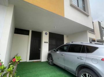 Casa · 3 Recámaras · Casa en Jardines de Santa Anita