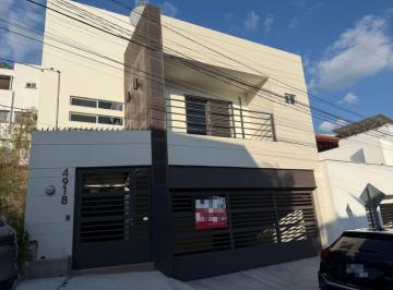 Casa · 320m² · 3 Recámaras · 2 Estacionamientos · Casa Remodelada Prados de La Sierra