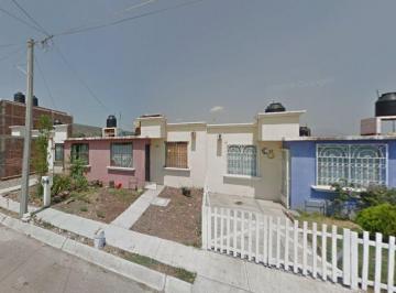 Casa de 2 habitaciones, Zamora · Casa en C. Jose Rafael Rubio 37, Conjunto Habitacional Ario de Rayon, Mich Jfe.