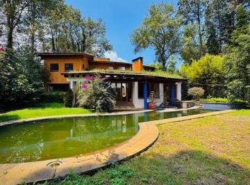 Casa de 3 habitaciones, Valle de Bravo · Casa en Venta en El Centro de Avándaro en Valle de Bravo
