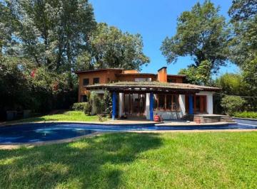 Casa de 3 habitaciones, Valle de Bravo · Casa en Venta en El Centro de Avándaro en Valle de Bravo