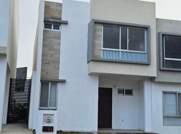 Casa · 3 Recámaras · 2 Estacionamientos · Casa - Zákia