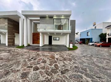 Casa · 262m² · 4 Recámaras · 2 Estacionamientos · Casa en Venta en Ramal de La Tijera