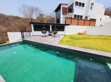Casa de 4 habitaciones, Ixtapan de la Sal · Casa Tulipanes VI de un Nivel con Diseño a Doble Altura, Nueva, Amueblada, 1 Suite, Alberca y Jacuzzi