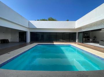 Quinta · 1700m² · 1 Recámara · 6 Estacionamientos · Quinta en Venta en El Uro con 1 Recámara en Pb