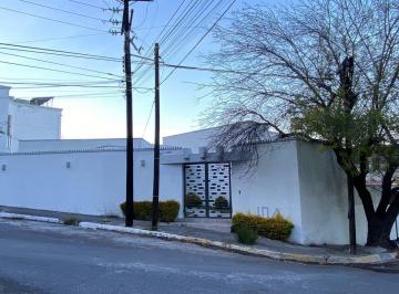Casa · 523m² · 4 Recámaras · 4 Estacionamientos · Casa en Venta Para Actualizar en San Pedro, en Colinas de La Sierra Madre