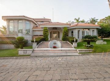 Casa en condominio · 650m² · 3 Recámaras · 6 Estacionamientos · Casa en Fraccionamiento El Prado