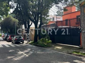 Casa · 198m² · 4 Recámaras · 2 Estacionamientos · Casa en Venta en Rinconada Coapa | 4 Recámaras, Terraza y Amplios Espacios