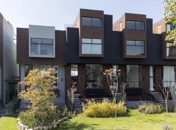 Casa · 261m² · 4 Recámaras · 2 Estacionamientos · Casa en Venta Tipo Townhouse en Santuario Maya, Zona Recta a Cholula