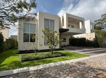 Casa de 3 habitaciones, Querétaro · Casa en Campanario Frente a Gran Area Verde