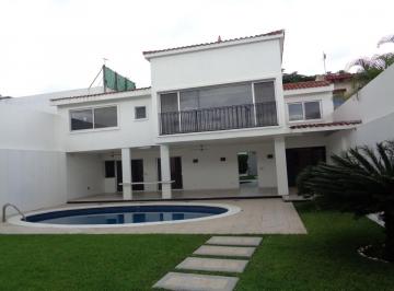 Casa de 3 habitaciones, Cuernavaca · Casa con 482 m² de Superficie de Terreno y 3 Recámaras en Venta en Vista Hermosa
