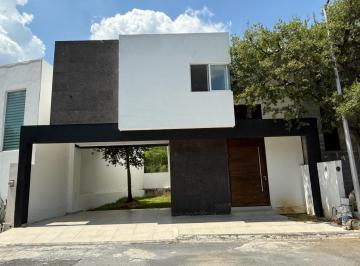 Casa · 250m² · 3 Recámaras · 2 Estacionamientos · Casa - Fraccionamiento Cumbres de Santiago