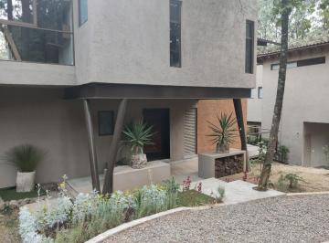 Casa de 4 habitaciones, Valle de Bravo · En Medio del Bosque en Avandaro, Se Venda Casa