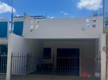 Casa · 93m² · 1 Recámara · 2 Estacionamientos · | Cómoda Casa en El Centro |