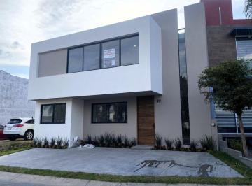-FRENTE A CASA CLUB
-RECÁMARA EN PLANTA BAJA
-BAÑO COMPLETO EN PLANTA BAJA
-RECÁ · Nueva Galicia - Casa Nueva - Frente a Casa Club