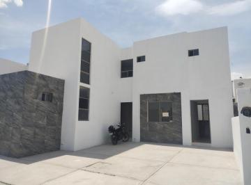 Casa · 160m² · 4 Recámaras · 1 Estacionamiento · Casa en Cerrada Al Ote. de La Ciudad de Torreón