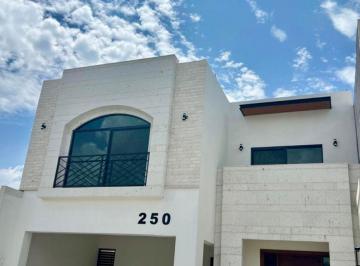 Casa de 3 habitaciones, Saltillo · Hermosa Residencia Recién Constrída Ubicada en Fracc. Cerrado Rincón de Los Encinos, Tu Futuro Hogar