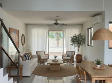 Casa · 220m² · 3 Recámaras · 2 Estacionamientos · Casa - Temozón Norte