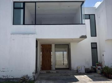 Casa · 198m² · 4 Recámaras · 2 Estacionamientos · Casa en Fracc. El Campestre