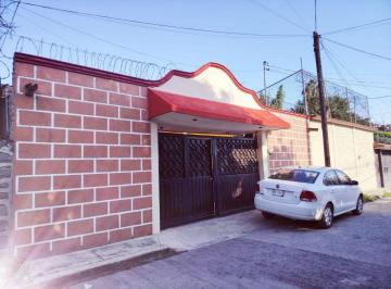 Casa de 5 habitaciones, Jiutepec · Casa 4 Recámaras y Estacionamiento Para 3 Autos Civac