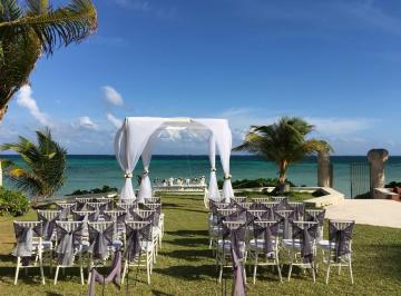 Villa · 1900m² · 14 Recámaras · 7 Estacionamientos · Venta de Hotel en Puerto Morelos Frente Al Mar Oportunidad Inversión Alberca y Frente a Playa