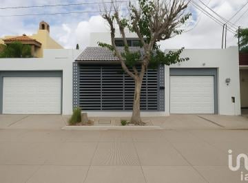 Casa · 350m² · 3 Recámaras · 3 Estacionamientos · Casa en Venta, Adicion Campestre, Cd Juarez