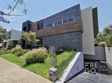 Casa · 632m² · 4 Recámaras · 5 Estacionamientos · Casa en Venta en Bosque de Los Lagos, Jardines Univesidad, Zapopan