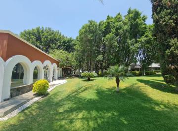Casa · 564m² · 3 Recámaras · 5 Estacionamientos · Propiedad en Venta con Alberca