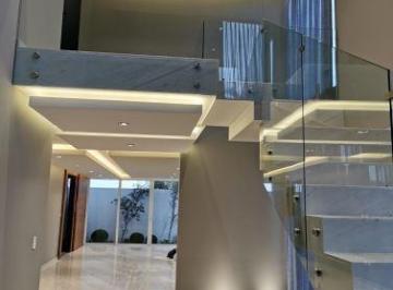 Casa · 407m² · 3 Recámaras · 2 Estacionamientos · Casa en Fraccionamiento Lomas de Angelópolis; Parque Santo Domingo en Esquina Frente a Área Verde