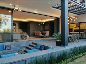 Casa · 550m² · 3 Recámaras · 3 Estacionamientos · Venta Residencia Dentro de Parque Santo Domingo Lomas de Angelopolis con Riego Automatico