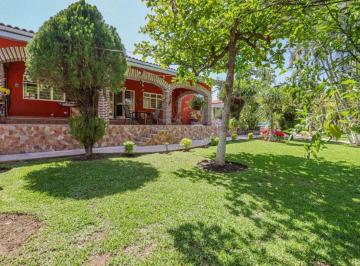 Casa · 3050m² · 8 Recámaras · 10 Estacionamientos · Casa en Alpuyeca, Xochitepec
