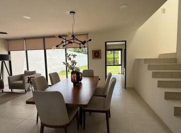 Casa · 196m² · 4 Recámaras · 2 Estacionamientos · Venta de Casa en Cholul Mérida Yucatán