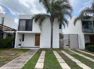 Casa de 3 habitaciones, Corregidora · Venta de Casa en Condominio Ubicado en Tejeda, Corregidora. Muy Cerca de Av Amsterdam