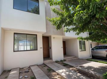 Casa de 3 habitaciones, El Marqués · Casa en Venta en Ciudad Maderas, 3 Recámaras, 2.5 Baños, Jardín, Hermosa!