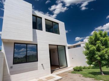 Casa de 3 habitaciones, El Marqués · Casa en Venta en Ciudad Maderas, 3 Recámaras, 2.5 Baños, 2 Autos, Oportunidad!