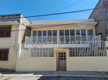 Casa de 4 habitaciones, Ecatepec de Morelos · Casa con Dos Departamentos Independientes en Santa Clara.