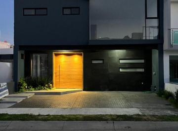 Casa de 4 habitaciones, Zapopan · Casa en Venta en La Cima