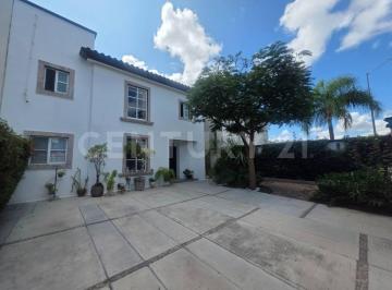 Casa · 175m² · 3 Recámaras · 3 Estacionamientos · Casa en Venta, Cumbres del Lago, Queretaro