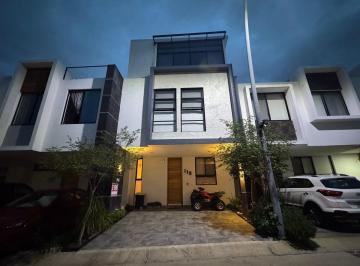 3e77e5817bfebc9273ff530c4b7608194ef694279a5e973ebe0ff585b18d021f · Casa en Altavista Residencial | 3 Recamaras + Roof Garden