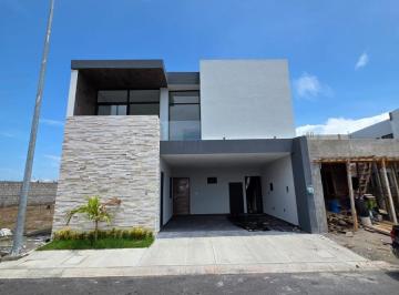 Casa · 206m² · 3 Recámaras · 2 Estacionamientos · Casa en Venta en Fracc Lomas de La Rioja Riviera Veracruzana