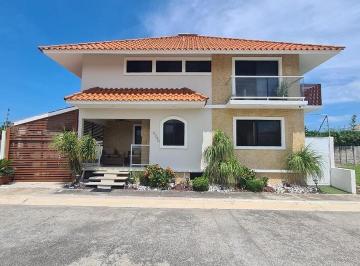 Casa · 213m² · 3 Recámaras · 1 Estacionamiento · Casa en Venta Frente a Parque Frac con Acceso a Mar en El Sendero Residencial en La Riviera Veracruz