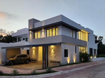 Casa · 4 Recámaras · 3 Estacionamientos · Casa en Venta, 4 Hab. Dos Niveles, Alberca, Terraza. Cancún, Q. R.
