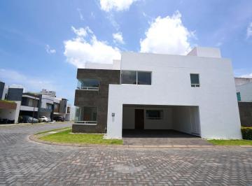 Casa en condominio · 382m² · 5 Recámaras · 2 Estacionamientos · Casa en Venta en Fraccionamiento Arboreto Cholula