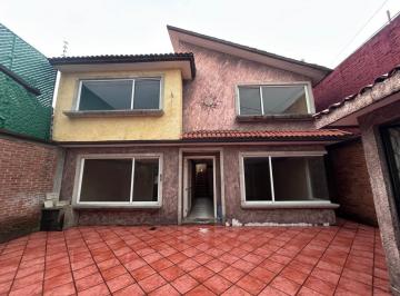 Casa · 191m² · 3 Recámaras · 3 Estacionamientos · Casa en Venta en Viveros de La Loma