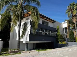 Casa en condominio · 687m² · 3 Recámaras · 3 Estacionamientos · Venta Residencia de Lujo en Country Club de Golf La Vista, Puebla